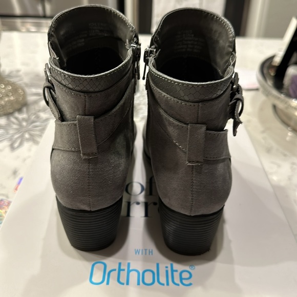 Croft & Barrow Gray Boots - Picture 3 of 6